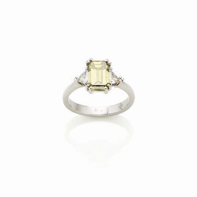 Anello in Oro con Diamante Fancy