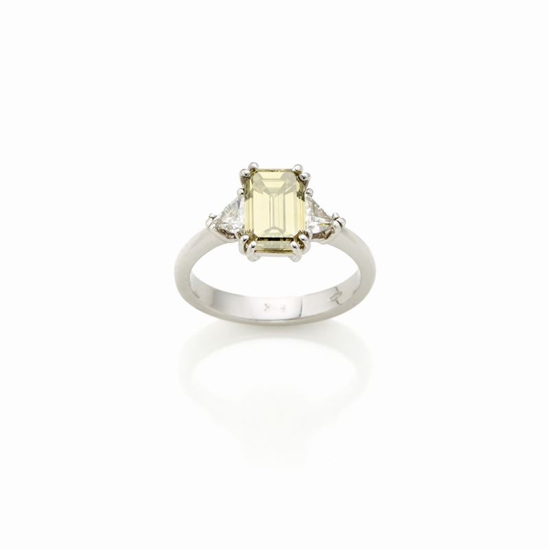 Anello in Oro con Diamante Fancy