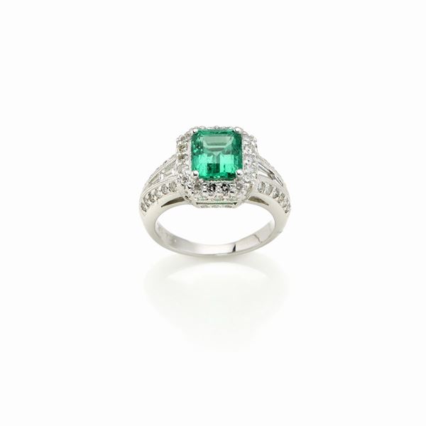 Anello in oro con smeraldo e diamanti  - Asta GIOIELLI OROLOGI E LUXURY GOODS - Faraone Casa d'Aste