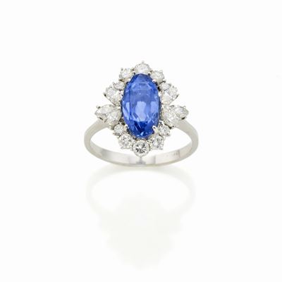 Anello Oro Bianco con Zaffiro e Diamanti