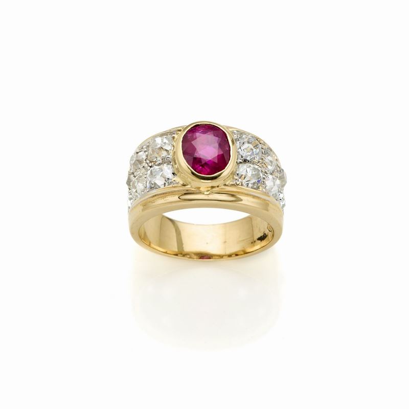 Anello in Oro con Rubino e Diamanti