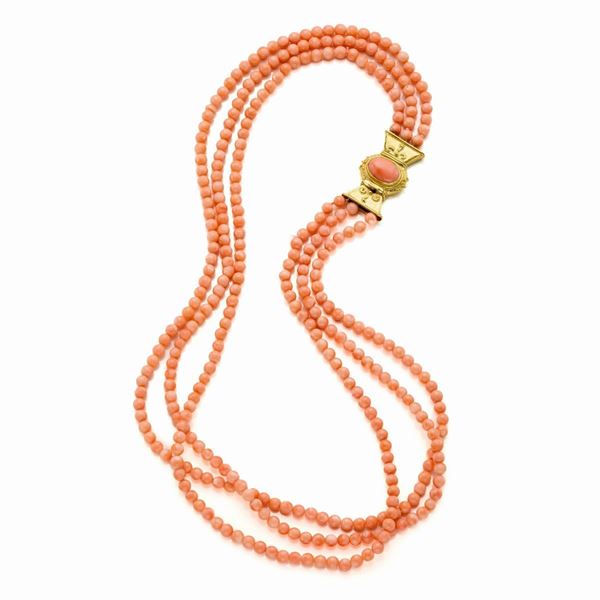 Collana in corallo con chiusura in oro 