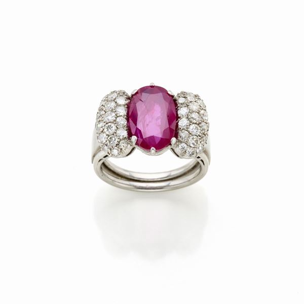 Anello in platino con rubino e diamanti   - Asta GIOIELLI OROLOGI E LUXURY GOODS - Faraone Casa d'Aste