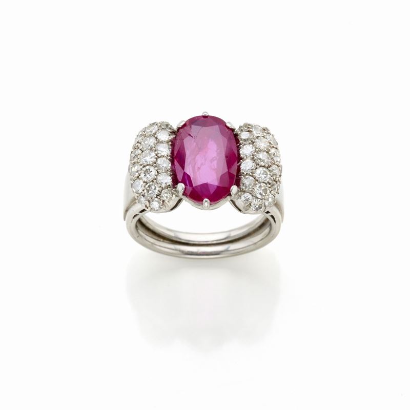 Anello in Platino con Rubino e Diamanti