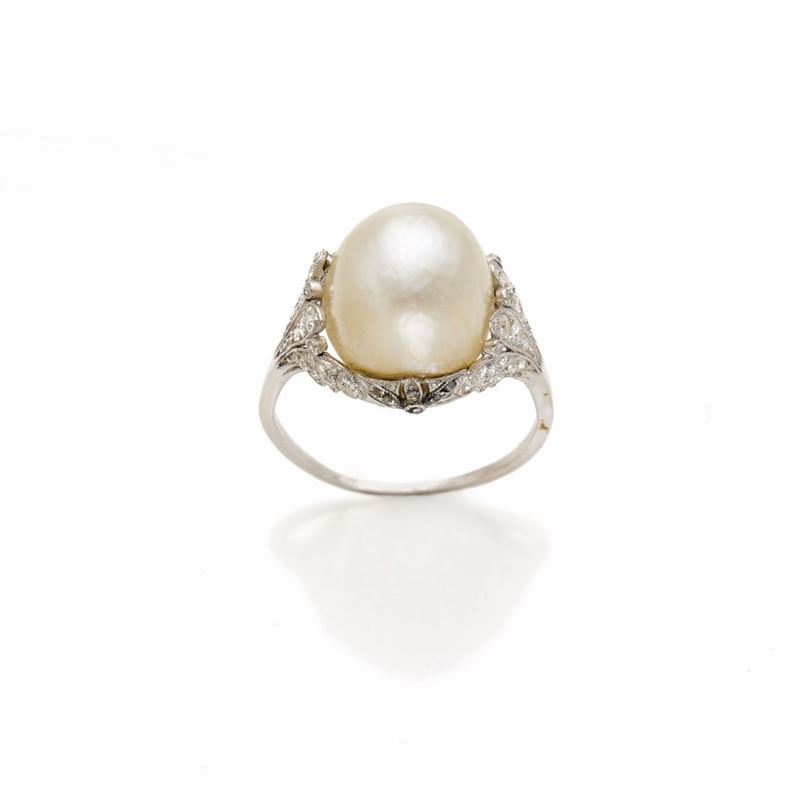Anello in Platino con Perla Naturale e Diamanti