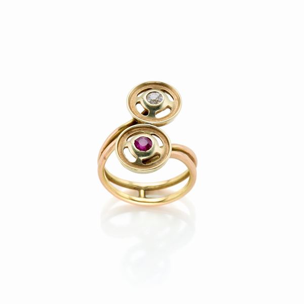 Gold ring with diamond and ruby