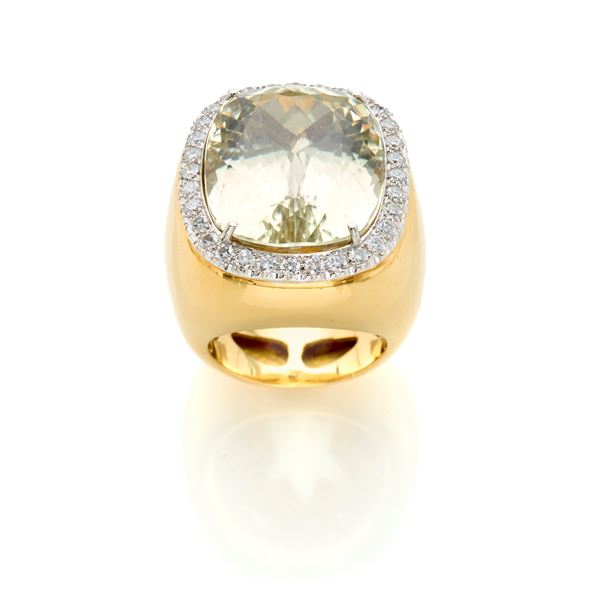 Yellow gold ring with kunzite and diamonds.