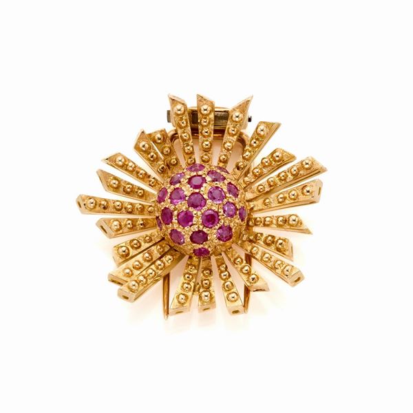 Spilla floreale in oro con rubini