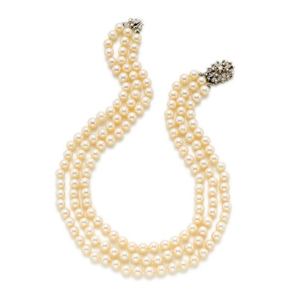 Three-strand pearl necklace with gold and diamond clasp