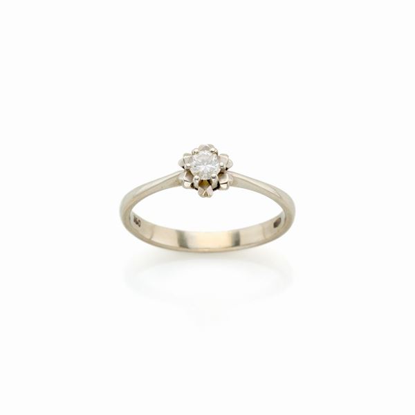 Anello in oro con diamante