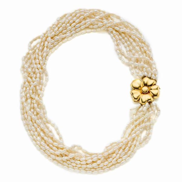 Collana di perle con chiusura in oro 
