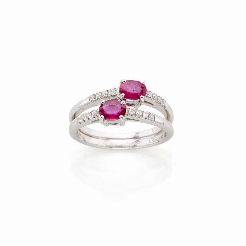 Anello in Oro con Diamanti e Rubini Ovali