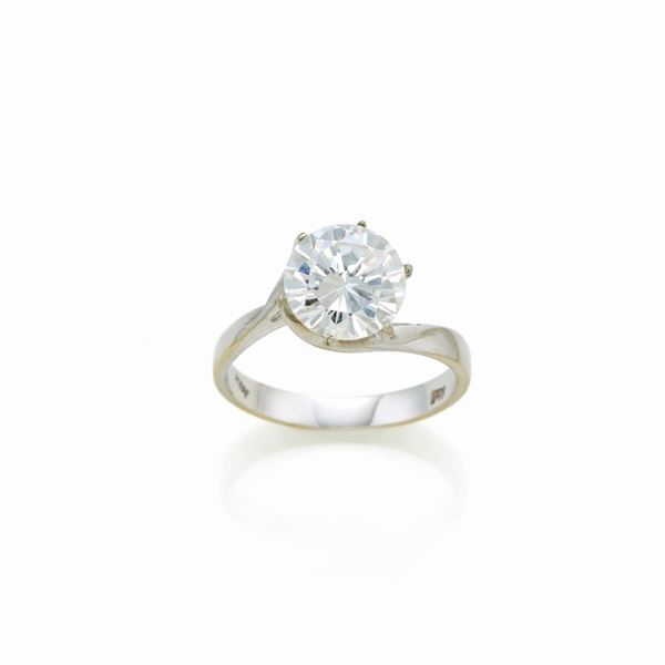 Anello in oro con diamante