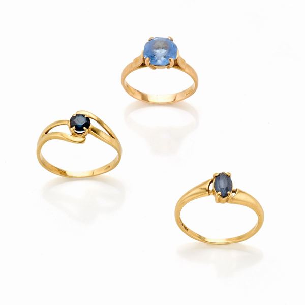 Lot consisting of three gold rings