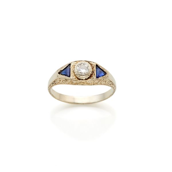 Gold ring with diamond and sapphires