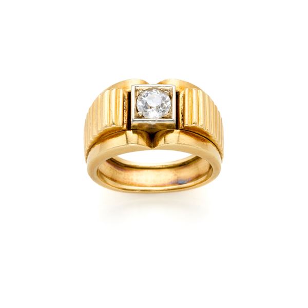 Gold ring with diamond 