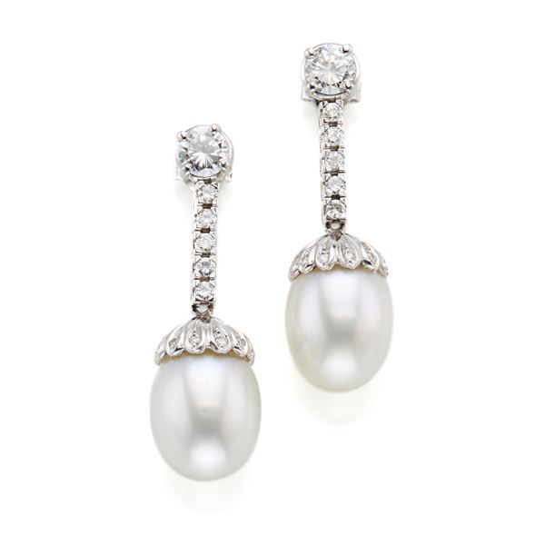 Gold earrings with pearls and diamonds  - Auction GIOIELLI, OROLOGI E LUXURY GOODS - Faraone Casa d'Aste