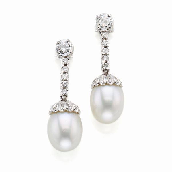 Orecchini in oro con perle e diamanti
