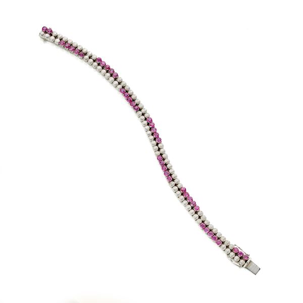 Gold bracelet with rubies 