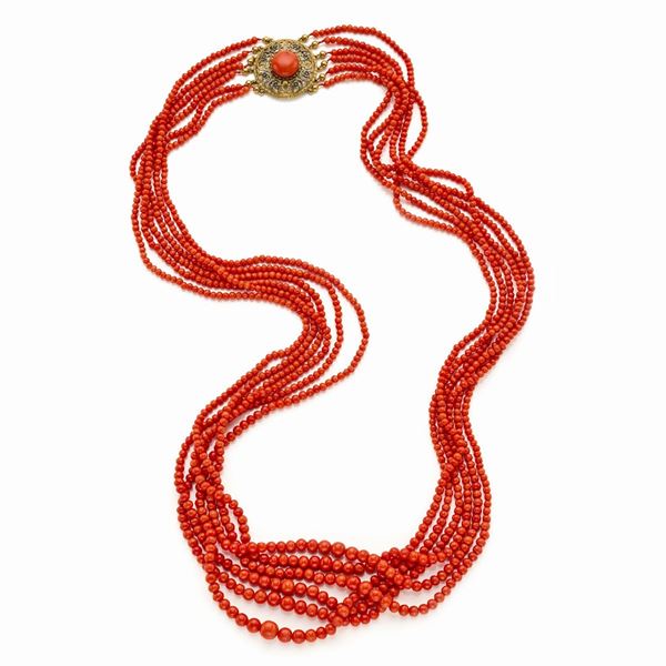 Collana in corallo con chiusura in oro