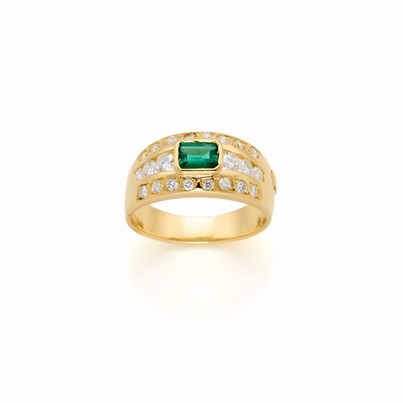 Anello in Oro Smeraldo e Diamanti