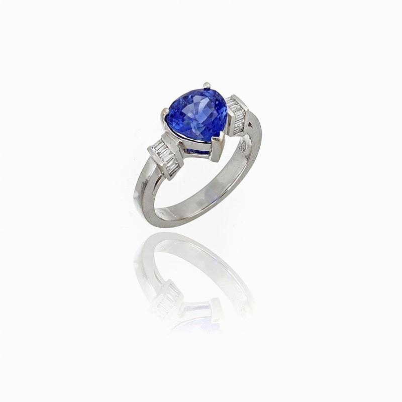 Anello in Oro con Zaffiro e Diamanti
