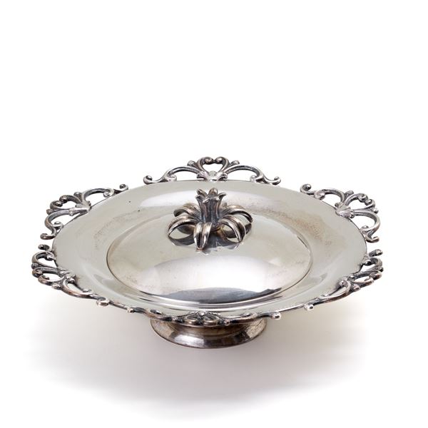 Centrepiece with silver lid
