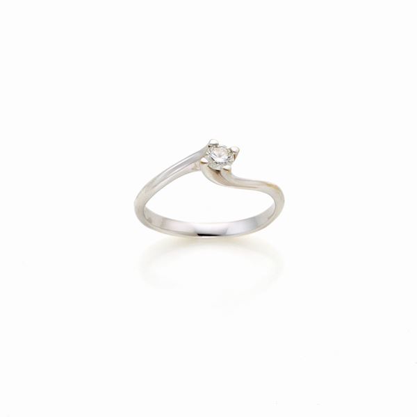 Gold ring with diamond