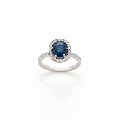 Anello in Oro con Zaffiro e Diamanti