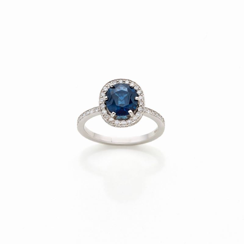Anello in Oro con Zaffiro e Diamanti
