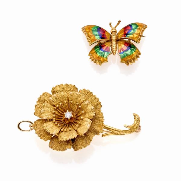 Lot of two gold brooches