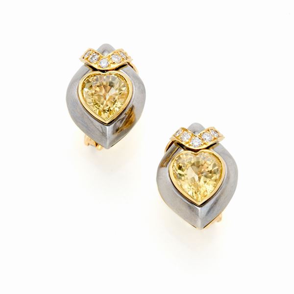 Gold steel and sapphire earrings  - Auction GIOIELLI, OROLOGI E ARGENTI - Faraone Casa d'Aste