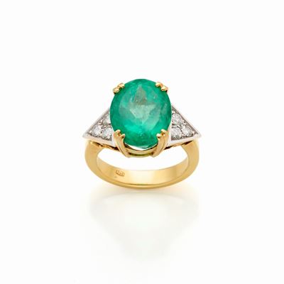 Anello in Oro con Smeraldo e Diamanti
