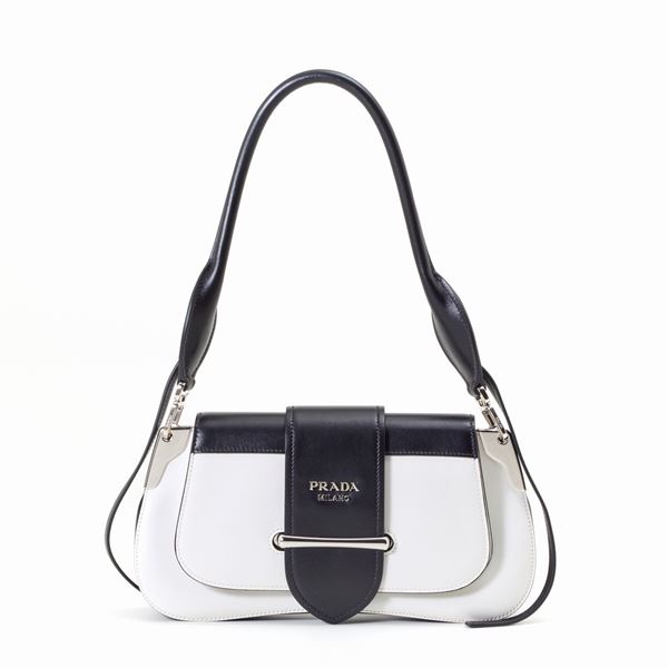 Prada : Borsa a spalla Prada Sidonie  - Asta GIOIELLI, OROLOGI E LUXURY GOODS - Faraone Casa d'Aste