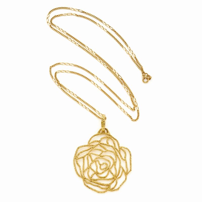 Lunga Catena con Pendente in Oro