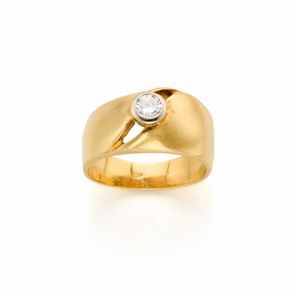 Anello in oro con diamante