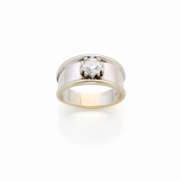Anello in oro con diamante