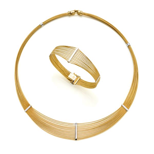 Gold necklace and bracelet 