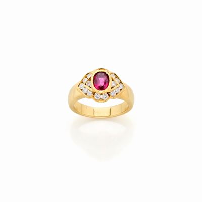Anello in Oro con Rubino e Diamanti