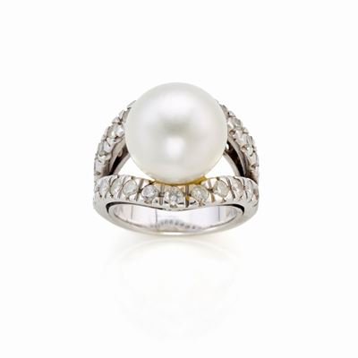 Anello in Oro con Diamanti e Perla