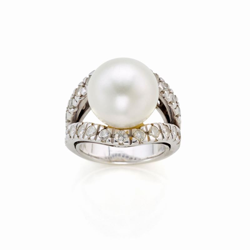 Anello in Oro con Diamanti e Perla