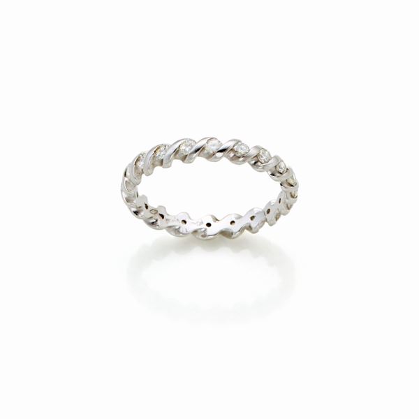 Anello eternity in oro e diamanti 