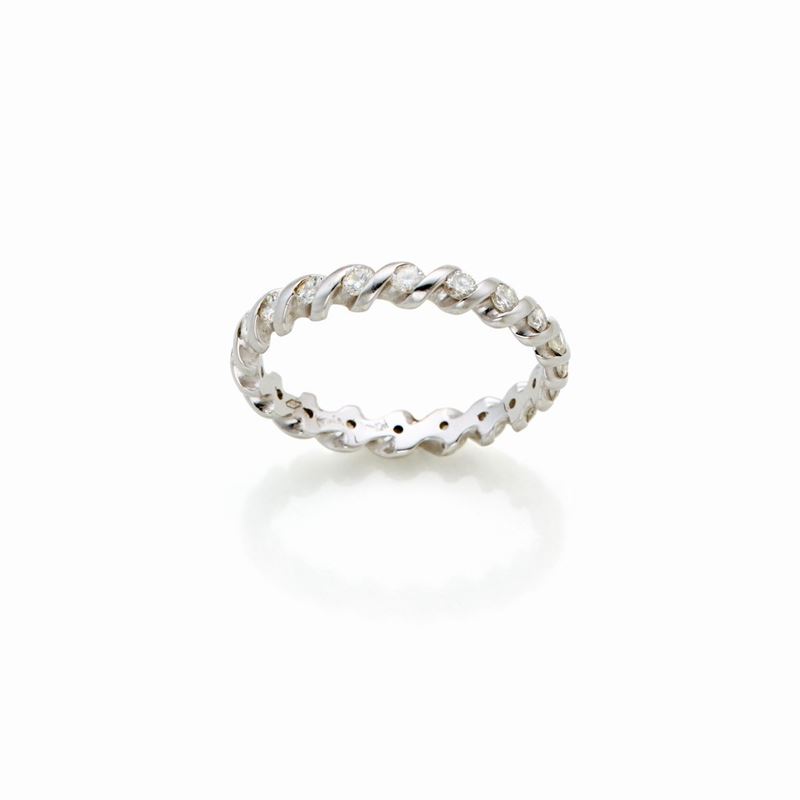 Anello eternity in oro e diamanti