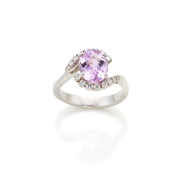 Gold ring with kunzite and diamonds