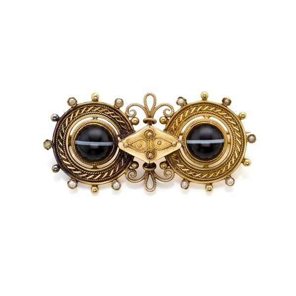Gold brooch with agates