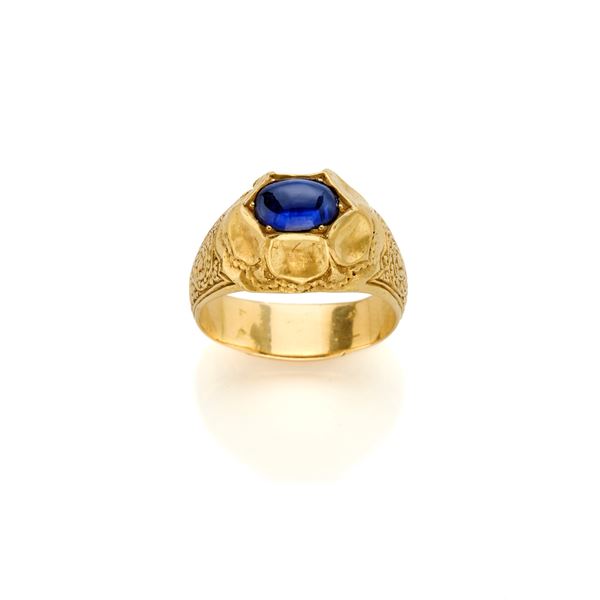 Gold ring with sapphire 