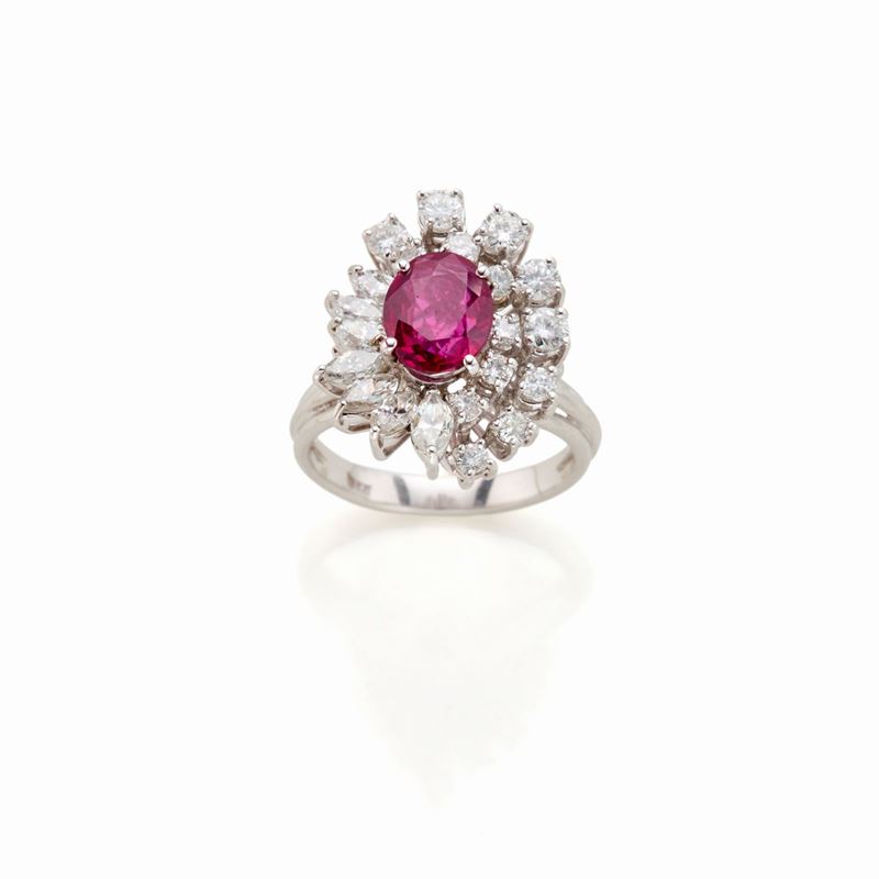 Anello in Oro con Rubino e Diamanti