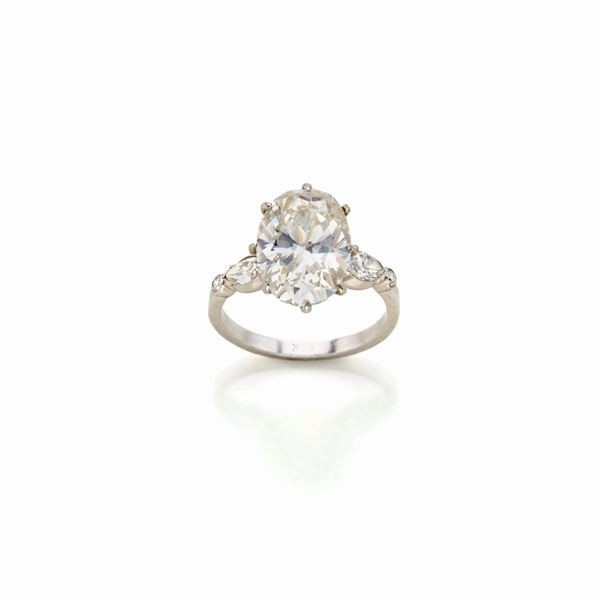 Anello in platino e diamanti