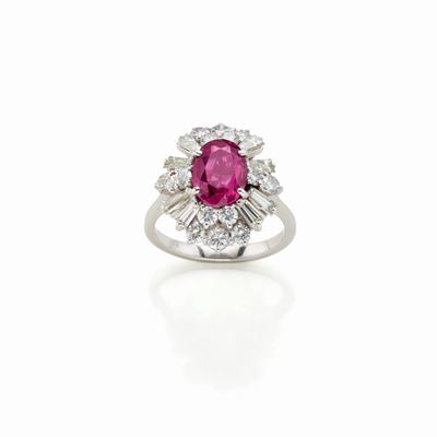 Anello in Oro con Rubino e Diamanti