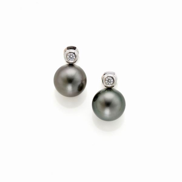 Orecchini in oro con perle e diamanti